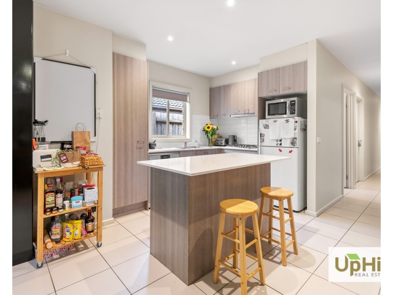 64 Innes Court, Berwick VIC 3806