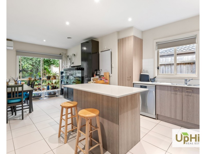 64 Innes Court, Berwick VIC 3806