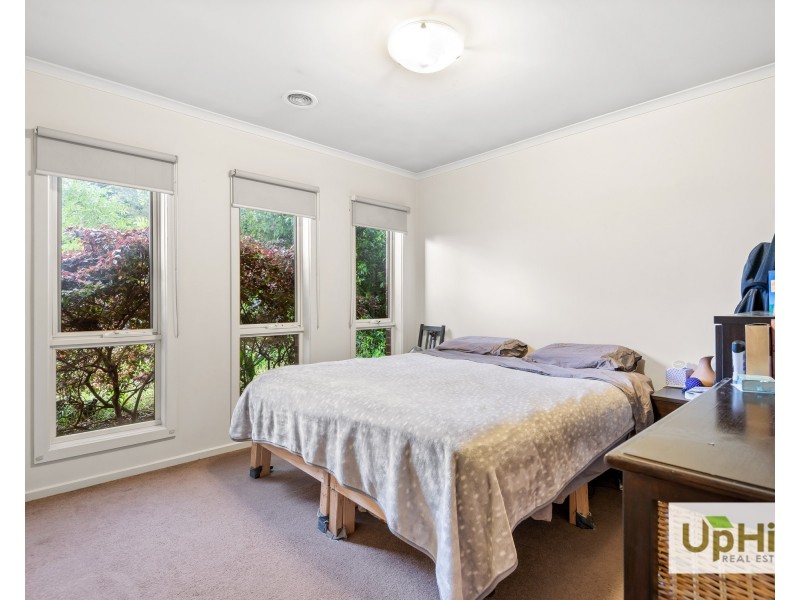 64 Innes Court, Berwick VIC 3806