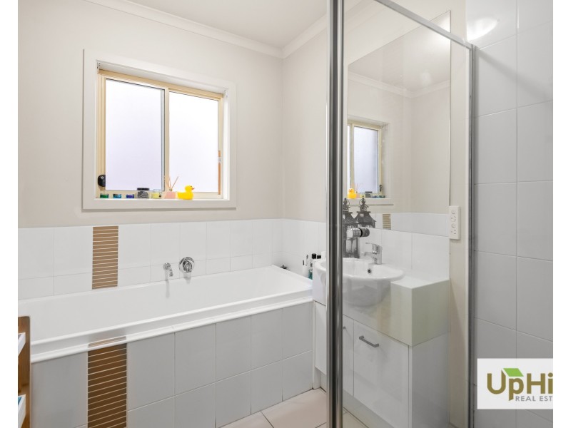 64 Innes Court, Berwick VIC 3806