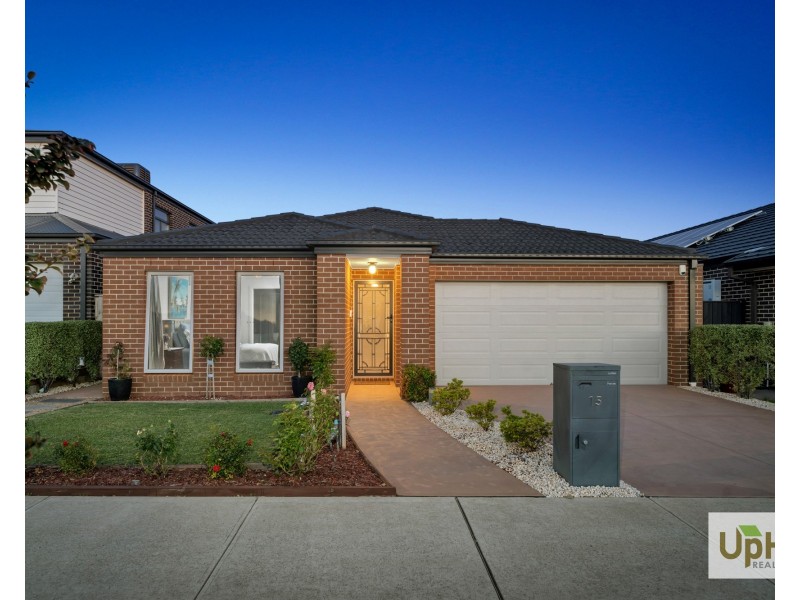 15 Everard Avenue, Clyde North VIC 3978