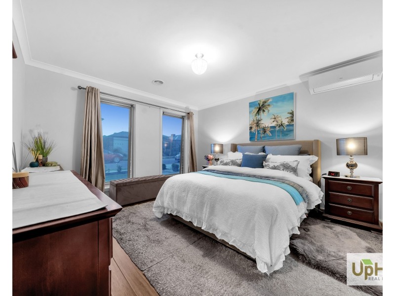 15 Everard Avenue, Clyde North VIC 3978