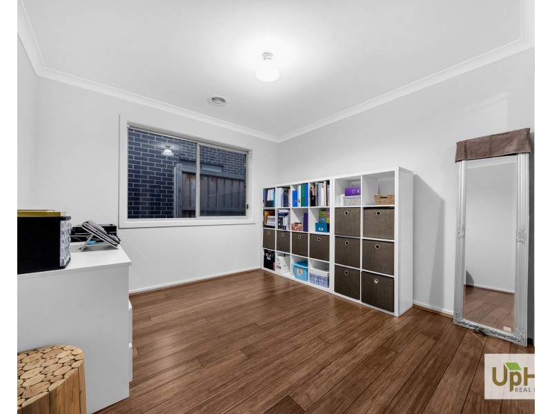 15 Everard Avenue, Clyde North VIC 3978