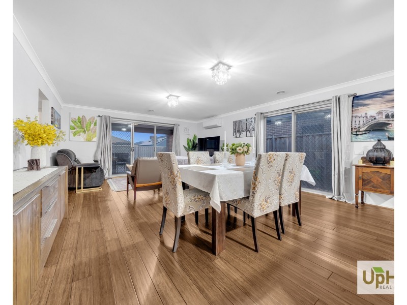 15 Everard Avenue, Clyde North VIC 3978