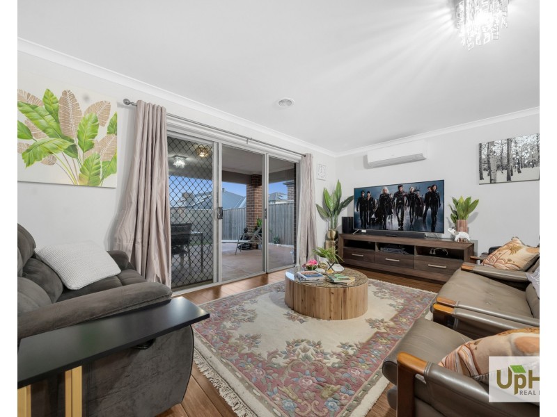 15 Everard Avenue, Clyde North VIC 3978