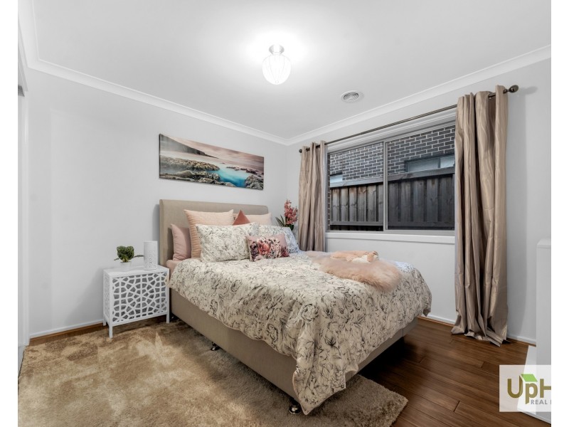 15 Everard Avenue, Clyde North VIC 3978