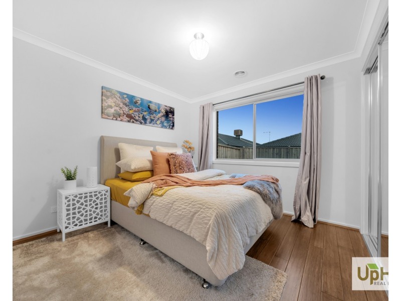 15 Everard Avenue, Clyde North VIC 3978