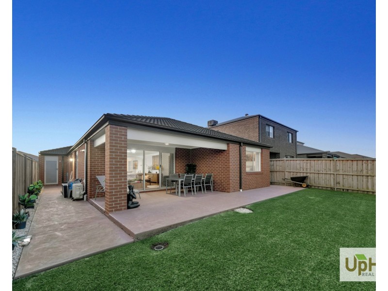 15 Everard Avenue, Clyde North VIC 3978
