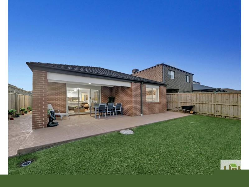 15 Everard Avenue, Clyde North VIC 3978