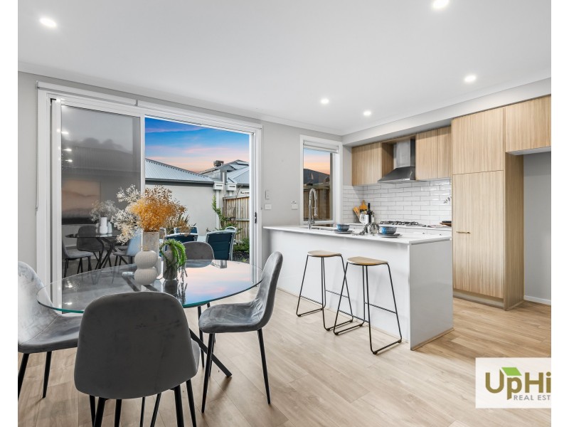 6 Hacienda Lane, Clyde North VIC 3978