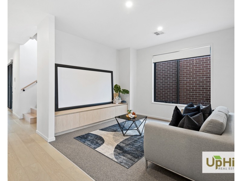 18 Vielo Circuit, Clyde North VIC 3978