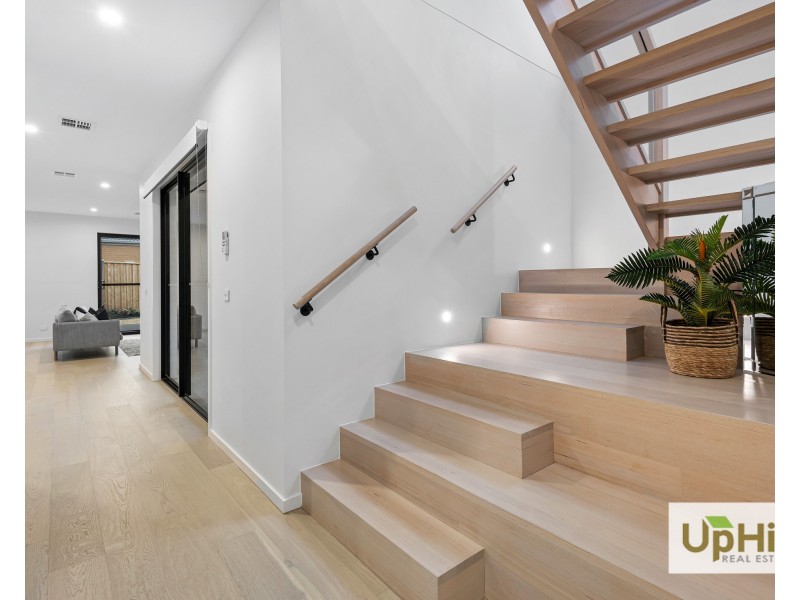 18 Vielo Circuit, Clyde North VIC 3978