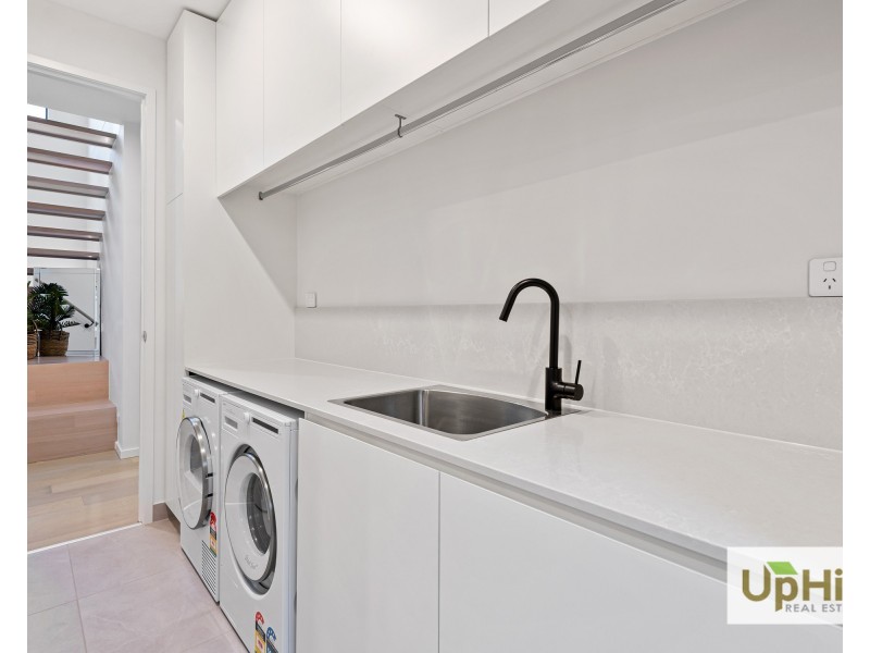 18 Vielo Circuit, Clyde North VIC 3978