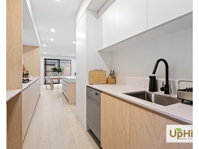 18 Vielo Circuit, Clyde North VIC 3978