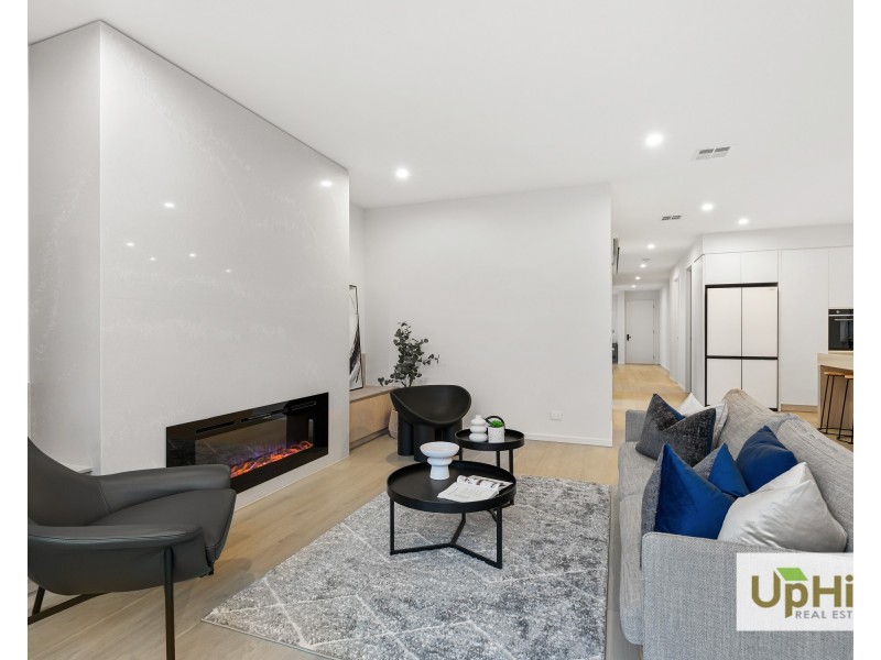 18 Vielo Circuit, Clyde North VIC 3978