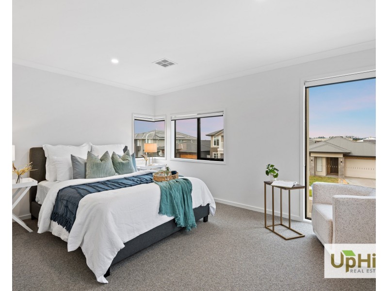 18 Vielo Circuit, Clyde North VIC 3978