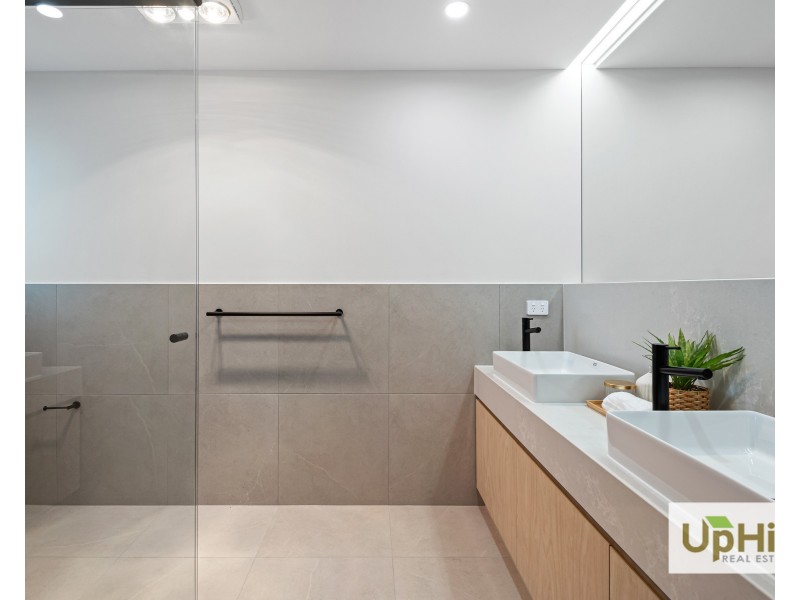 18 Vielo Circuit, Clyde North VIC 3978