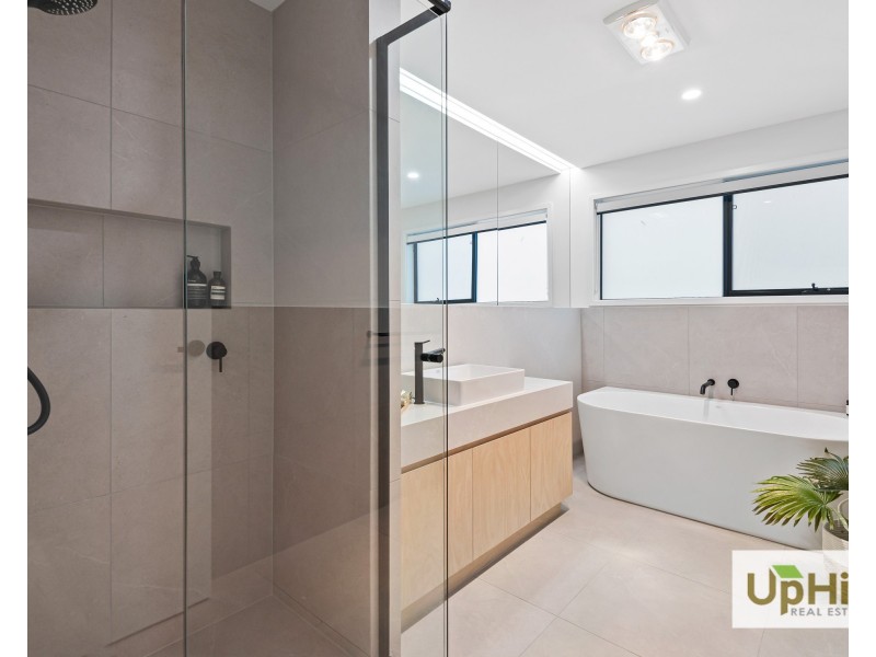 18 Vielo Circuit, Clyde North VIC 3978