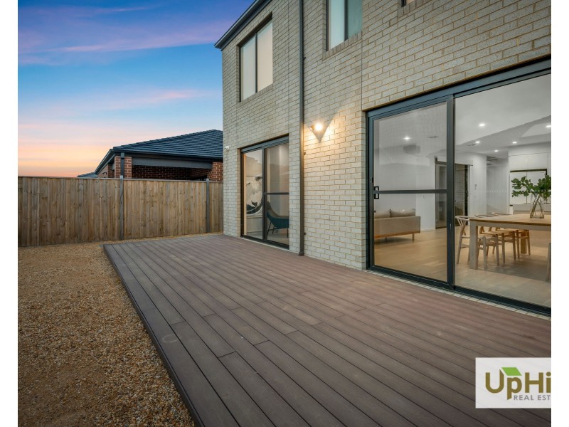 18 Vielo Circuit, Clyde North VIC 3978