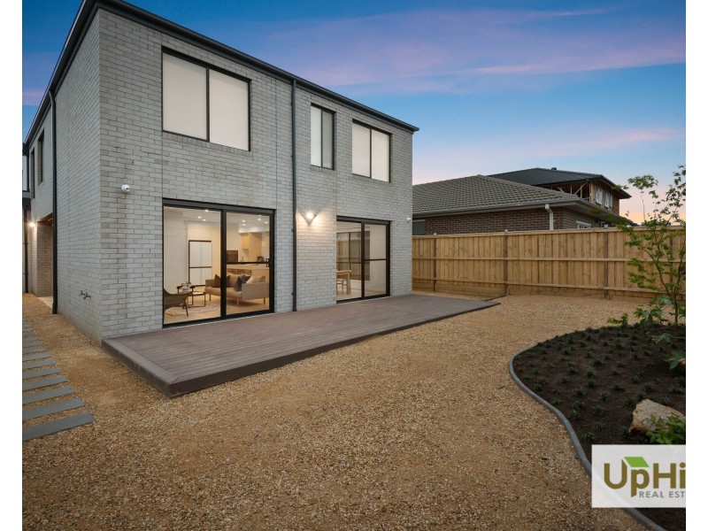 18 Vielo Circuit, Clyde North VIC 3978