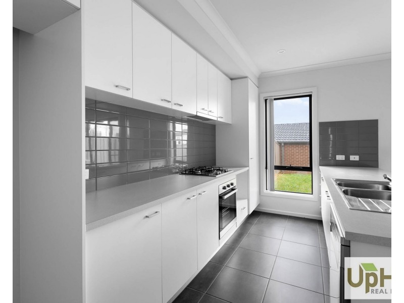 14 Harrison Way, Pakenham VIC 3810