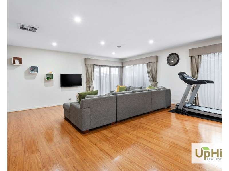 25 Hackney Circuit, Clyde North VIC 3978