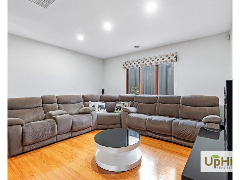 25 Hackney Circuit, Clyde North VIC 3978