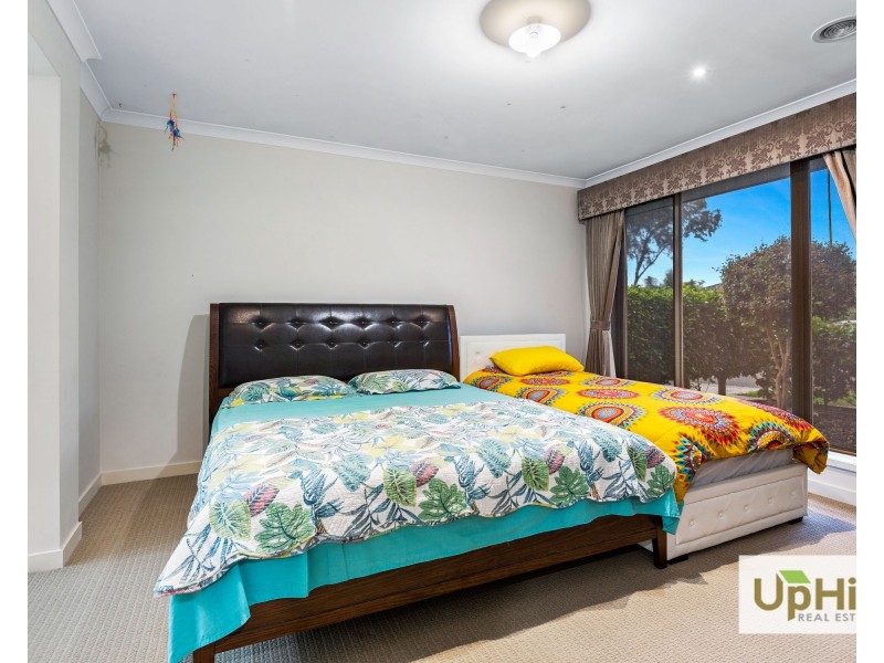 25 Hackney Circuit, Clyde North VIC 3978