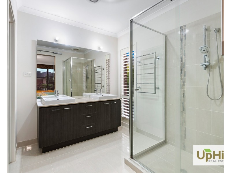 25 Hackney Circuit, Clyde North VIC 3978