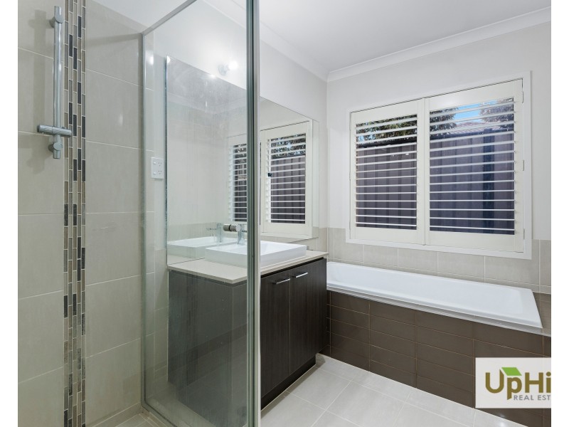 25 Hackney Circuit, Clyde North VIC 3978