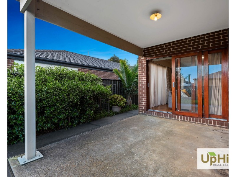 25 Hackney Circuit, Clyde North VIC 3978