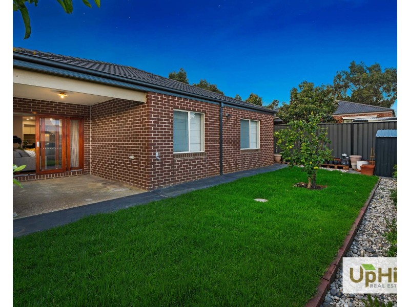 25 Hackney Circuit, Clyde North VIC 3978