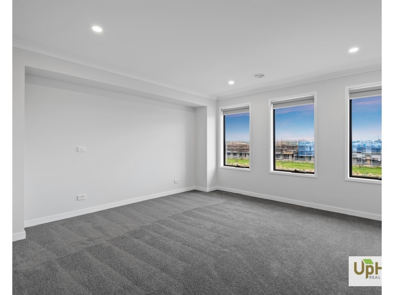 2 Sursum Place, Clyde VIC 3978
