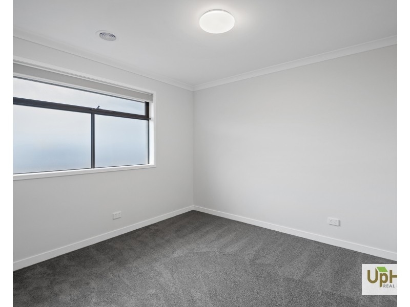 2 Sursum Place, Clyde VIC 3978