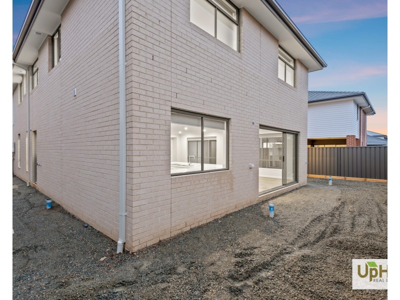 2 Sursum Place, Clyde VIC 3978
