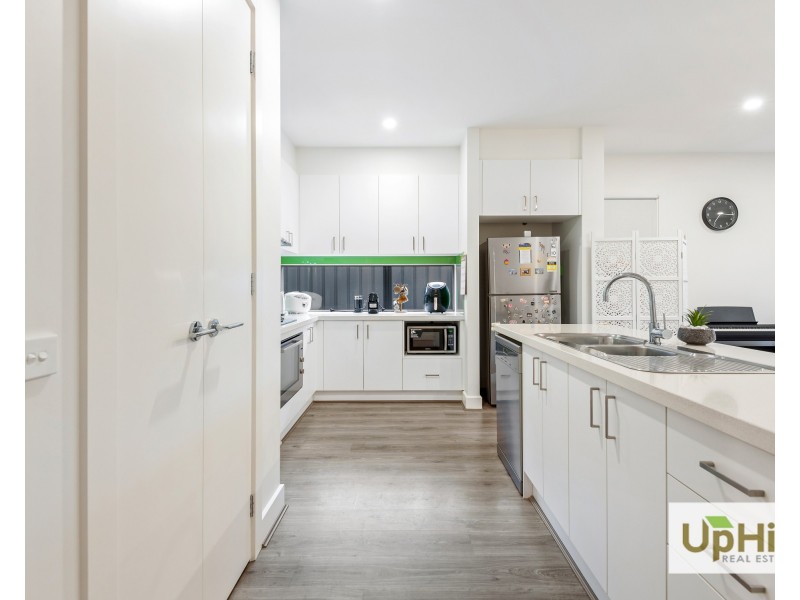 10 Belcam Circuit, Clyde North VIC 3978