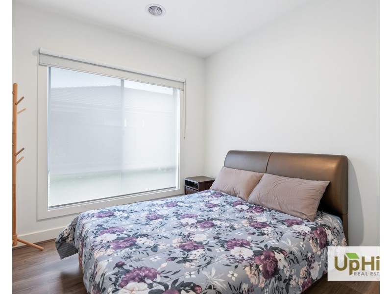 10 Belcam Circuit, Clyde North VIC 3978