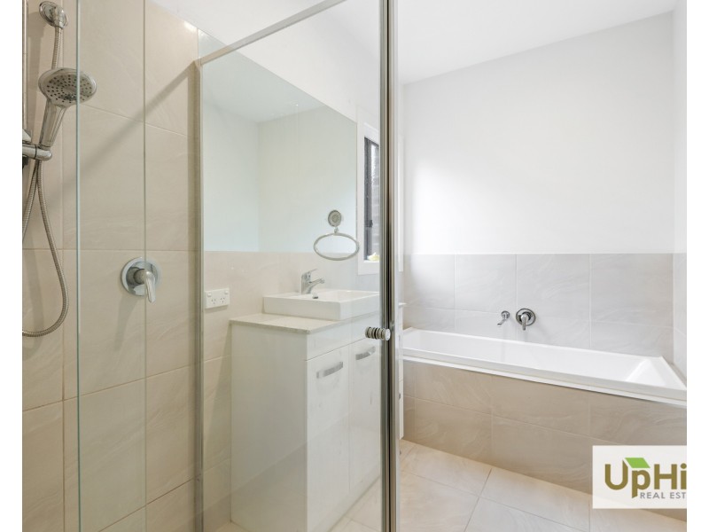 10 Belcam Circuit, Clyde North VIC 3978