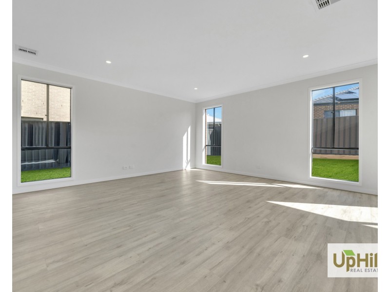 61 Ashtead St, Clyde VIC 3978