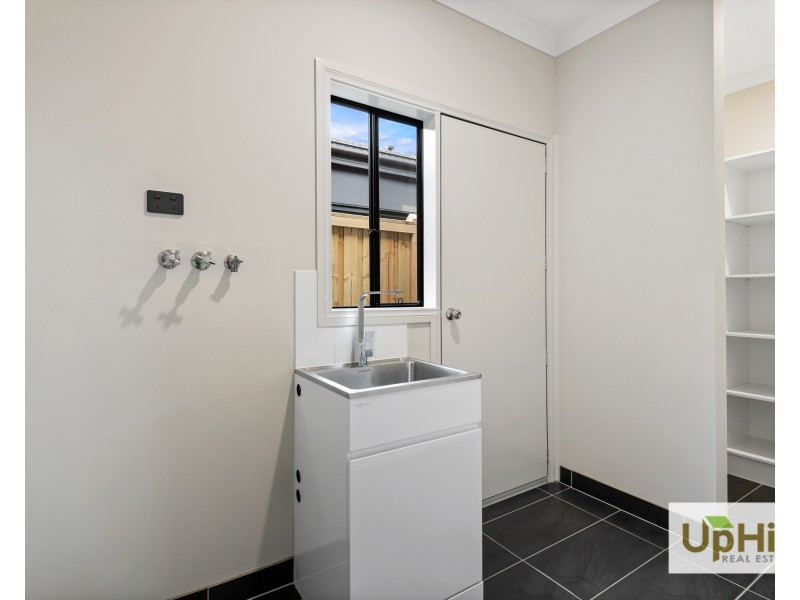 9 Burdekin Road, Clyde VIC 3978