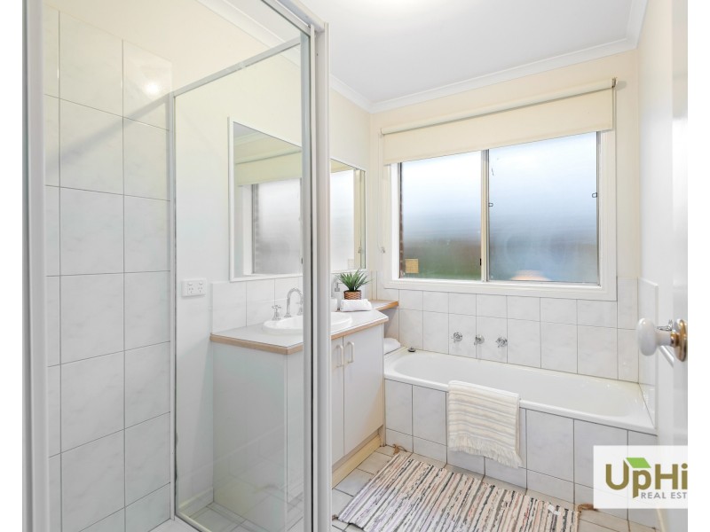 2/50-52 Bellevue Drive, Berwick VIC 3806