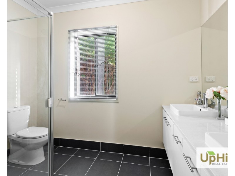 15 Pleven Rise, Clyde North VIC 3978