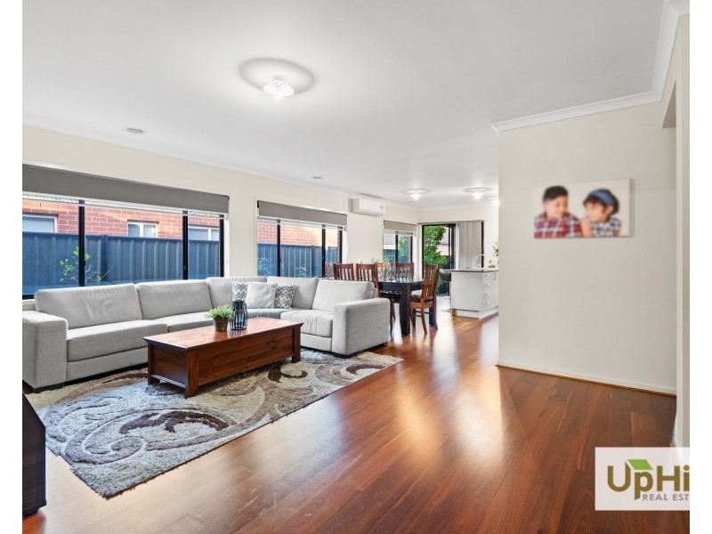 15 Pleven Rise, Clyde North VIC 3978