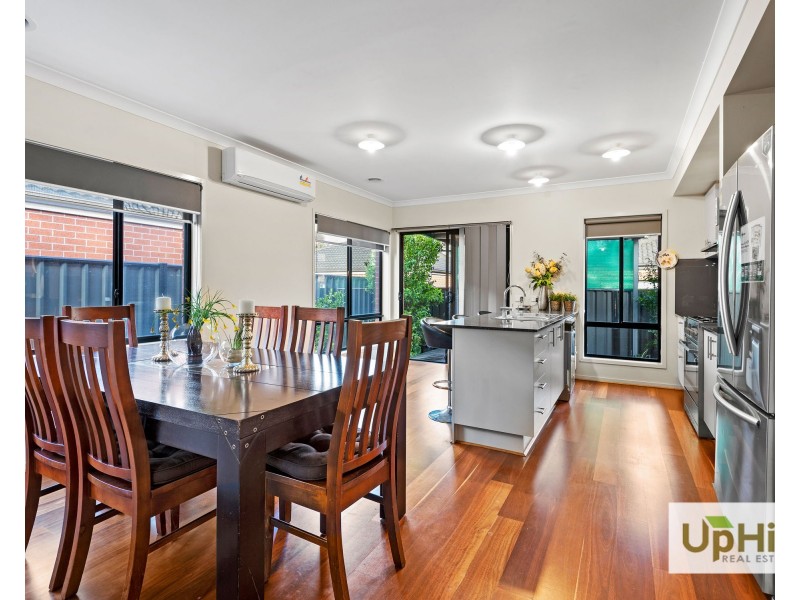 15 Pleven Rise, Clyde North VIC 3978