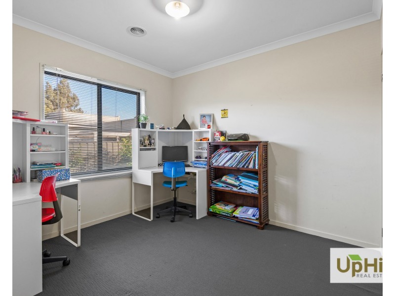 15 Pleven Rise, Clyde North VIC 3978