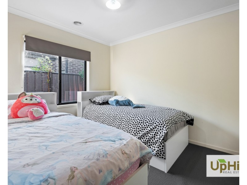 15 Pleven Rise, Clyde North VIC 3978