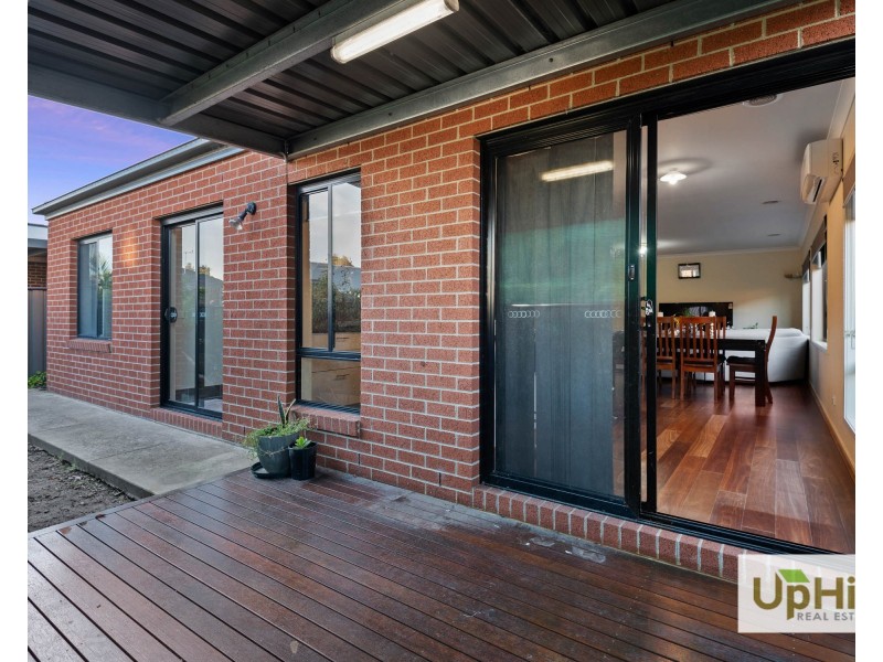 15 Pleven Rise, Clyde North VIC 3978