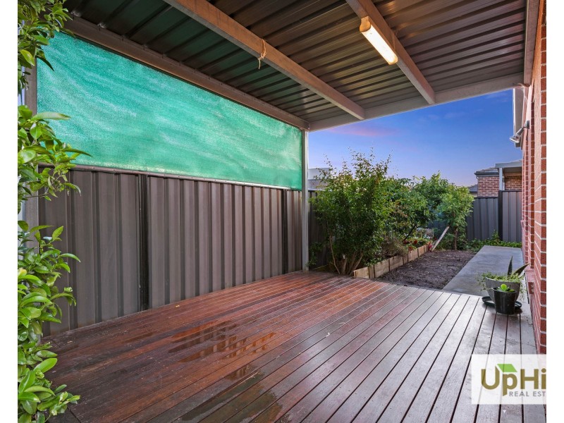 15 Pleven Rise, Clyde North VIC 3978