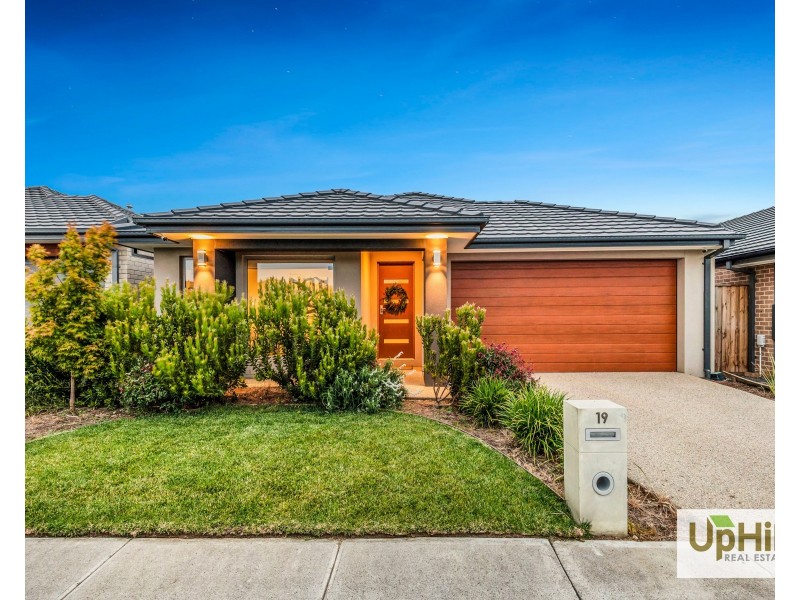 19  Athletic Circuit, Clyde VIC 3978