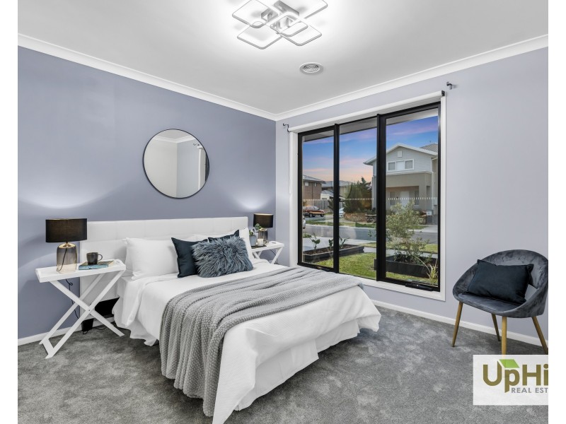 40 Ritchie Drive, Clyde North VIC 3978